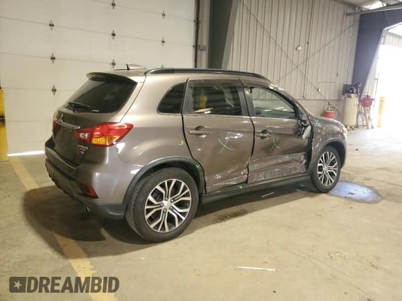 ✅ 2018 Mitsubishi Outlander SEL • VIN: JA4AR4AW7JZ011878 • Лот: 66362765. Опубликован ранее на Copart с пробегом 51 923 миль. Бесплатный доступ к архиву аукционных продаж из США и подробный отчёт об истории автомобиля на DreamBid. Изображение 3.