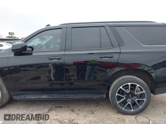 ✅ 2023 Chevrolet Tahoe RST • VIN: 1GNSCRKD4PR217763 • Lot: 41643981. Wystawiony na IAAI z przebiegiem 53 096 mil. Bezpłatny archiwum sprzedaży aukcyjnych z USA i szczegółowy raport historii pojazdu na DreamBid. Zdjęcie 14.