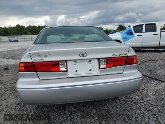 ✅ 2001 Toyota Camry LE • VIN: JT2BG22K110598298 • Lot: 68165565. Listed on Copart with 253,875 mi. Free auction sales archive from the USA and detailed vehicle history report at DreamBid. Image 6.