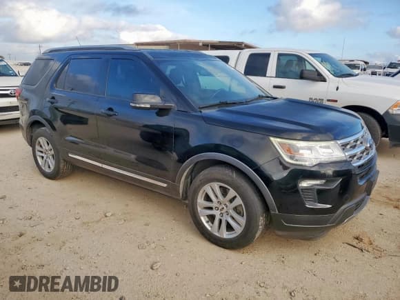 ✅ 2018 Ford Explorer XLT • VIN: 1FM5K8D82JGB66278 • Lot: 82080985. Wystawiony na Copart z przebiegiem 126 332 mil. Bezpłatny archiwum sprzedaży aukcyjnych z USA i szczegółowy raport historii pojazdu na DreamBid. Zdjęcie 4.