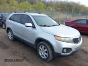 ✅ 2012 Kia Sorento LX • VIN: 5XYKT4A61CG215217 • Лот: 42103645. Опубликован ранее на IAAI с пробегом 200 758 миль. Бесплатный доступ к архиву аукционных продаж из США и подробный отчёт об истории автомобиля на DreamBid. Изображение 1.