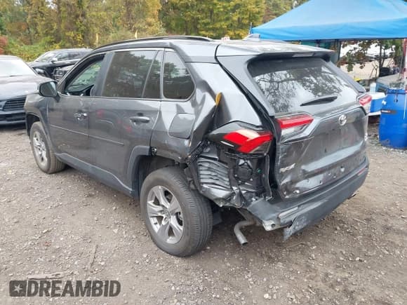 ✅ 2025 Toyota RAV4 XLE • VIN: 2T3P1RFV2SC505511 • Lot: 43505081. Wystawiony na IAAI z przebiegiem 22 758 mil. Bezpłatny archiwum sprzedaży aukcyjnych z USA i szczegółowy raport historii pojazdu na DreamBid. Zdjęcie 3.