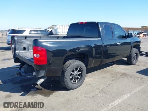 ✅ 2010 Chevrolet Silverado 1500 LS • VIN: 1GCSCREA2AZ187079 • Lot: 43368794. Listed on IAAI with 128,476 mi. Free auction sales archive from the USA and detailed vehicle history report at DreamBid. Image 4.