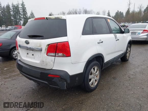 ✅ 2011 Kia Sorento LX • VIN: 5XYKTCA17BG010479 • Lot: 43923357. Listed on IAAI with 138,412 mi. Free auction sales archive from the USA and detailed vehicle history report at DreamBid. Image 4.
