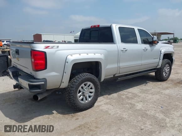 ✅ 2016 Chevrolet Silverado 2500HD LTZ • VIN: 1GC1KWE84GF116471 • Lot: 42320881. Listed on IAAI with 240,834 mi. Free auction sales archive from the USA and detailed vehicle history report at DreamBid. Image 4.