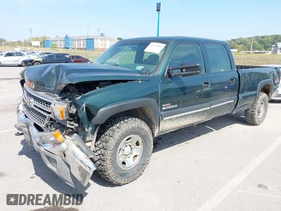 ✅ 2005 Chevrolet Silverado 2500HD • VIN: 1GCHK23215F911562 • Lot: 43222584. Listed on IAAI with 75,817 mi. Free auction sales archive from the USA and detailed vehicle history report at DreamBid. Image 17.