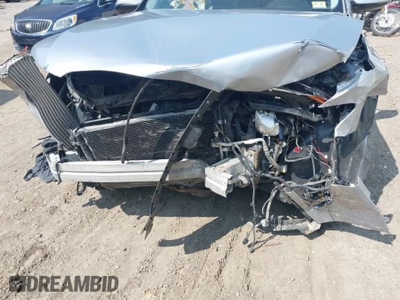 ✅ 2015 Audi Q5 Premium Plus • VIN: WA1LFAFP2FA121776 • Lot: 43137501. Wystawiony na IAAI z przebiegiem 122 503 mil. Bezpłatny archiwum sprzedaży aukcyjnych z USA i szczegółowy raport historii pojazdu na DreamBid. Zdjęcie 6.