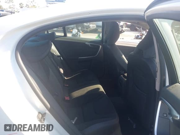 ✅ 2012 Volvo S60 T5 • VIN: YV1622FSXC2081732 • Lot: 43127850. Wystawiony na IAAI z przebiegiem 152 186 mil. Bezpłatny archiwum sprzedaży aukcyjnych z USA i szczegółowy raport historii pojazdu na DreamBid. Zdjęcie 8.