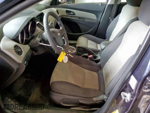 2016 Chevrolet Cruze LS с VIN 1G1PC5SH1G7167709, выставлен на аукционе Copart как лот 81373205 с пробегом 106 435 миль миль и Списание • Salvage title. История ставок и продаж доступна на DreamBid. Изображение 7.