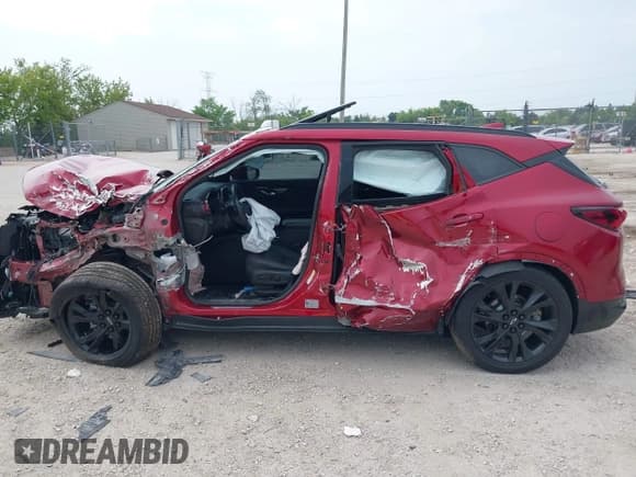 ✅ 2021 Chevrolet Blazer RS • VIN: 3GNKBKRS4MS570818 • Lot: 42511827. Wystawiony na IAAI z przebiegiem 28 519 mil. Bezpłatny archiwum sprzedaży aukcyjnych z USA i szczegółowy raport historii pojazdu na DreamBid. Zdjęcie 15.