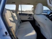 ✅ 2021 Lexus GX 460 Premium • VIN: JTJAM7BX7M5276323 • Lot: 92089255. Wystawiony na Copart z przebiegiem 33 848 mil. Bezpłatny archiwum sprzedaży aukcyjnych z USA i szczegółowy raport historii pojazdu na DreamBid. Zdjęcie 11.