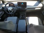 ✅ 2024 Volkswagen ID.4 Standard • VIN: 1V2BMPE84RC021643 • Lot: 66777475. Wystawiony na Copart z przebiegiem 5 734 mil. Bezpłatny archiwum sprzedaży aukcyjnych z USA i szczegółowy raport historii pojazdu na DreamBid. Zdjęcie 8.