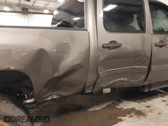 ✅ 2014 Chevrolet Silverado 2500HD LT • VIN: 1GC1KXC85EF131664 • Lot: 40820826. Listed on IAAI with 113,817 mi. Free auction sales archive from the USA and detailed vehicle history report at DreamBid. Image 6.