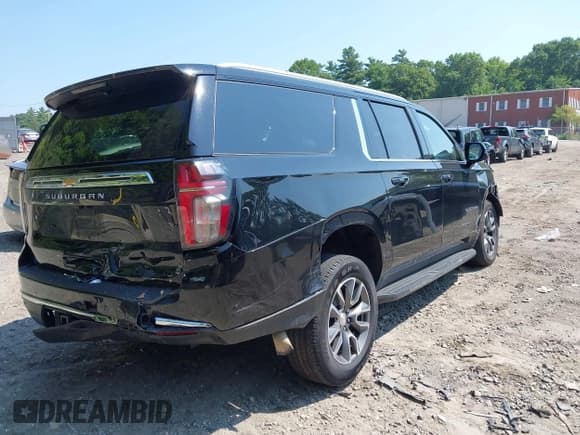 ✅ 2021 Chevrolet Suburban LT • VIN: 1GNSKCKDXMR137654 • Lot: 42766378. Wystawiony na IAAI z przebiegiem 201 403 mil. Bezpłatny archiwum sprzedaży aukcyjnych z USA i szczegółowy raport historii pojazdu na DreamBid. Zdjęcie 4.