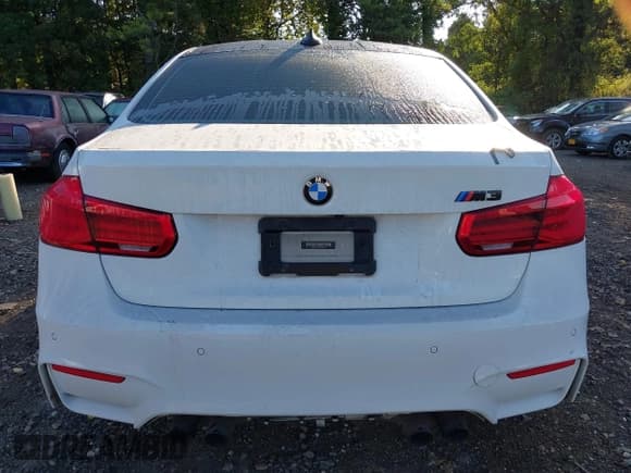 ✅ 2017 BMW M3 • VIN: WBS8M9C38H5G85599 • Lot: 43265348. Listed on IAAI with 60,545 mi. Free auction sales archive from the USA and detailed vehicle history report at DreamBid. Image 17.