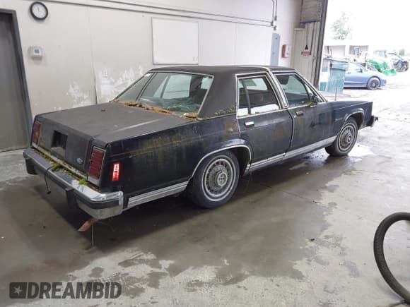 ✅ 1986 Ford Crown Victoria • VIN: 2FABP43F3GX116189 • Лот: 43109054. Опубликован ранее на IAAI с пробегом 48 955 миль. Бесплатный доступ к архиву аукционных продаж из США и подробный отчёт об истории автомобиля на DreamBid. Изображение 4.