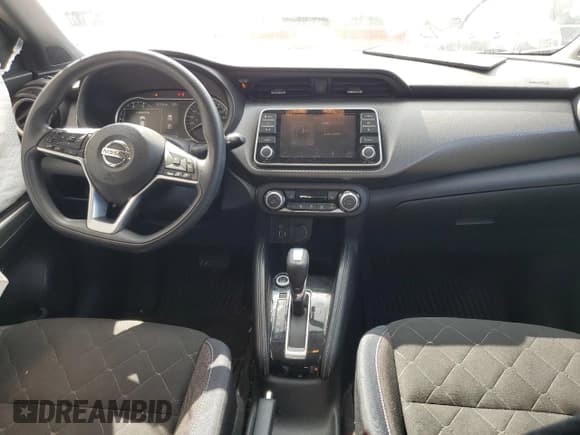 ✅ 2018 Nissan Kicks S • VIN: 3N1CP5CU9JL530821 • Lot: 71975755. Wystawiony na Copart z przebiegiem 136 031 mil. Bezpłatny archiwum sprzedaży aukcyjnych z USA i szczegółowy raport historii pojazdu na DreamBid. Zdjęcie 8.