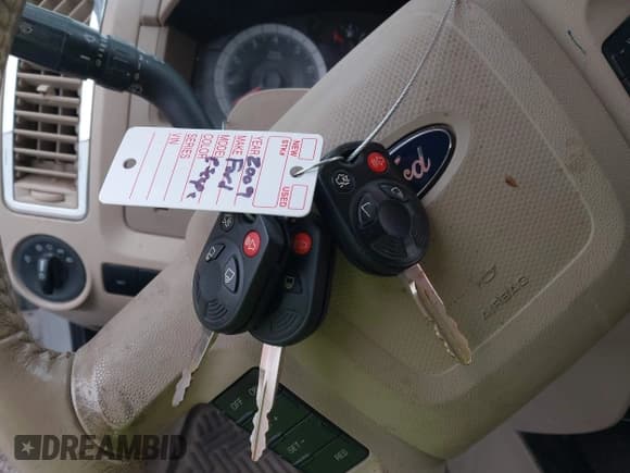 ✅ 2009 Ford Escape Limited • VIN: 1FMCU94G29KB47396 • Lot: 43651977. Listed on IAAI with 210,878 mi. Free auction sales archive from the USA and detailed vehicle history report at DreamBid. Image 11.