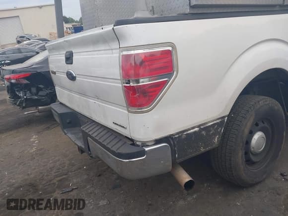 ✅ 2013 Ford F-150 XL • VIN: 1FTFX1CF6DKD28044 • Lot: 42055409. Listed on IAAI with 261,777 mi. Free auction sales archive from the USA and detailed vehicle history report at DreamBid. Image 21.