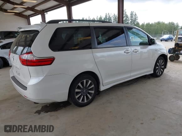 ✅ 2018 Toyota Sienna XLE • VIN: 5TDDZ3DC1JS205287 • Lot: 43182298. Listed on IAAI with 74,493 mi. Free auction sales archive from the USA and detailed vehicle history report at DreamBid. Image 4.