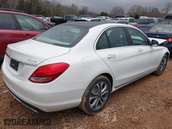 ✅ 2018 Mercedes-Benz C 300 • VIN: WDDWF4KB5JR374184 • Lot: 41218212. Wystawiony na IAAI z przebiegiem 73 327 mil. Bezpłatny archiwum sprzedaży aukcyjnych z USA i szczegółowy raport historii pojazdu na DreamBid. Zdjęcie 4.