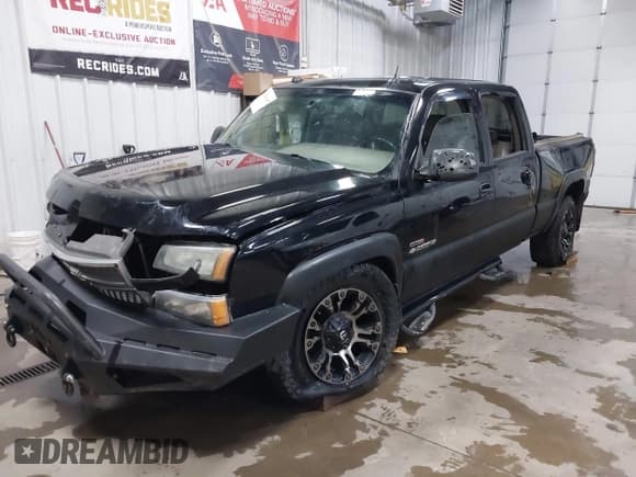 ✅ 2005 Chevrolet Silverado 2500HD LS • VIN: 1GCHK23285F825357 • Lot: 42038945. Listed on IAAI with 170,006 mi. Free auction sales archive from the USA and detailed vehicle history report at DreamBid. Image 21.