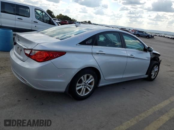 ✅ 2013 Hyundai Sonata GLS • VIN: 5NPEB4AC8DH700020 • Lot: 72547584. Listed on Copart with 71,684 mi. Free auction sales archive from the USA and detailed vehicle history report at DreamBid. Image 3.