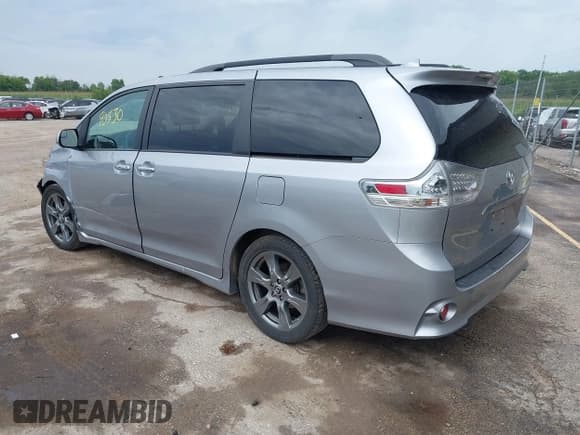 ✅ 2018 Toyota Sienna SE • VIN: 5TDXZ3DC1JS919062 • Lot: 42790530. Listed on IAAI with 107,040 mi. Free auction sales archive from the USA and detailed vehicle history report at DreamBid. Image 3.