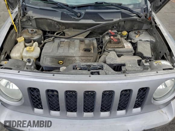 ✅ 2015 Jeep Patriot Latitude • VIN: 1C4NJRFB6FD245449 • Lot: 95658285. Wystawiony na Copart z przebiegiem 177 727 mil. Bezpłatny archiwum sprzedaży aukcyjnych z USA i szczegółowy raport historii pojazdu na DreamBid. Zdjęcie 12.