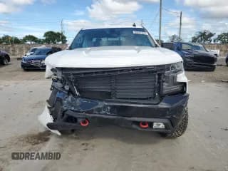 ✅ 2019 Chevrolet Silverado 1500 LT Trail Boss • VIN: 3GCPYFED6KG276025 • Lot: 69207394. Wystawiony na Copart z przebiegiem 70 395 mil. Bezpłatny archiwum sprzedaży aukcyjnych z USA i szczegółowy raport historii pojazdu na DreamBid. Zdjęcie 5.