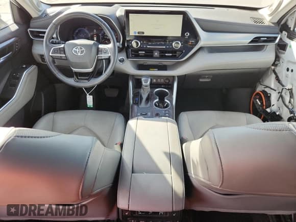 ✅ 2023 Toyota Highlander Hybrid Platinum • VIN: 5TDEBRCH4PS122373 • Lot: 91297405. Wystawiony na Copart z przebiegiem 32 673 mil. Bezpłatny archiwum sprzedaży aukcyjnych z USA i szczegółowy raport historii pojazdu na DreamBid. Zdjęcie 8.