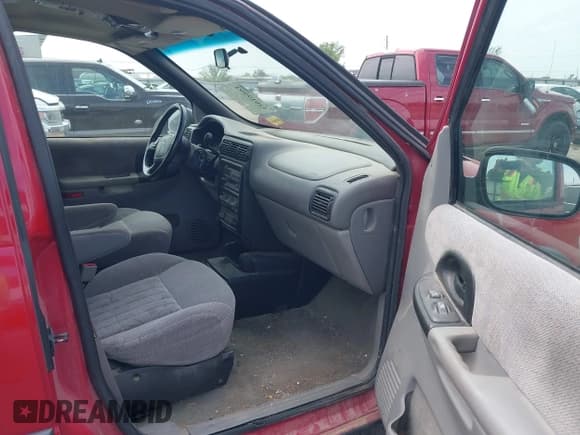 ✅ 2000 Pontiac Montana 1SJ • VIN: 1GMDX13E8YD245526 • Lot: 42019993. Wystawiony na IAAI z przebiegiem 158 607 mil. Bezpłatny archiwum sprzedaży aukcyjnych z USA i szczegółowy raport historii pojazdu na DreamBid. Zdjęcie 5.