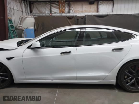 ✅ 2022 Tesla Model S • VIN: 5YJSA1E54NF490712 • Лот: 42980268. Опубликован ранее на IAAI с пробегом 34 222 миль. Бесплатный доступ к архиву аукционных продаж из США и подробный отчёт об истории автомобиля на DreamBid. Изображение 15.