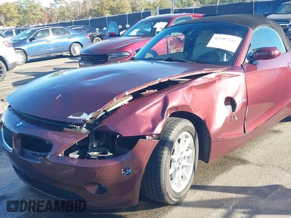 ✅ 2005 BMW Z4 2.5i • VIN: 4USBT33535LR70546 • Lot: 43707315. Wystawiony na IAAI z przebiegiem 93 714 mil. Bezpłatny archiwum sprzedaży aukcyjnych z USA i szczegółowy raport historii pojazdu na DreamBid. Zdjęcie 6.