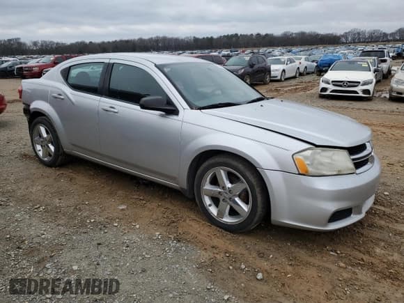✅ 2012 Dodge Avenger SE • VIN: 1C3CDZAB0CN141037 • Lot: 41607735. Wystawiony na Copart z przebiegiem 205 061 mil. Bezpłatny archiwum sprzedaży aukcyjnych z USA i szczegółowy raport historii pojazdu na DreamBid. Zdjęcie 4.