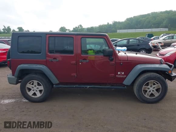 ✅ 2008 Jeep Wrangler Unlimited X • VIN: 1J4GA39108L606685 • Lot: 41965538. Wystawiony na IAAI z przebiegiem 288 946 mil. Bezpłatny archiwum sprzedaży aukcyjnych z USA i szczegółowy raport historii pojazdu na DreamBid. Zdjęcie 13.