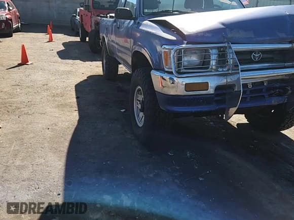 ✅ 1993 Toyota Pickup SR5 • VIN: JT4VN13G7P5118632 • Лот: 71962175. Опубликован ранее на Copart с пробегом 262 952 миль. Бесплатный доступ к архиву аукционных продаж из США и подробный отчёт об истории автомобиля на DreamBid. Изображение 13.