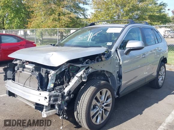 ✅ 2023 Toyota RAV4 XLE Premium • VIN: 2T3A1RFV9PW337698 • Lot: 43349377. Wystawiony na IAAI z przebiegiem 25 430 mil. Bezpłatny archiwum sprzedaży aukcyjnych z USA i szczegółowy raport historii pojazdu na DreamBid. Zdjęcie 18.