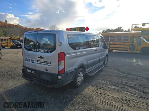 ✅ 2017 Ford Transit XL • VIN: 1FMZK1ZM6HKB47903 • Lot: 85955475. Wystawiony na Copart z przebiegiem 234 921 mil. Bezpłatny archiwum sprzedaży aukcyjnych z USA i szczegółowy raport historii pojazdu na DreamBid. Zdjęcie 4.