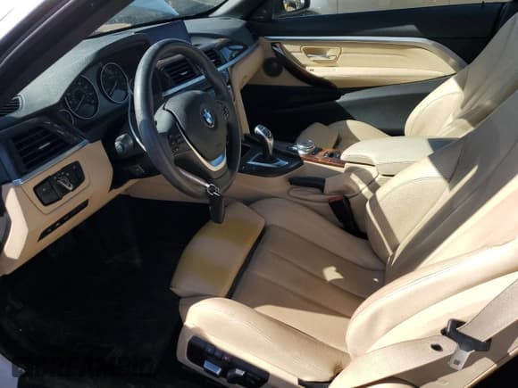 ✅ 2017 BMW 4 Series 430i xDrive • VIN: WBA4U9C3XH5H64212 • Lot: 54097655. Wystawiony na Copart z przebiegiem 51 040 mil. Bezpłatny archiwum sprzedaży aukcyjnych z USA i szczegółowy raport historii pojazdu na DreamBid. Zdjęcie 7.