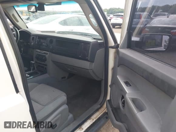 ✅ 2006 Jeep Commander • VIN: 1J8HG48N16C212153 • Lot: 42829776. Listed on IAAI with 123,609 mi. Free auction sales archive from the USA and detailed vehicle history report at DreamBid. Image 5.