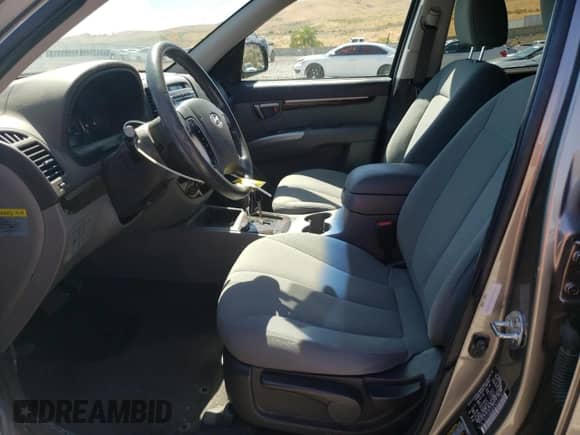 2012 Hyundai Santa Fe GLS с VIN 5XYZGDAB8CG160104, выставлен на аукционе Copart как лот 69110294 с пробегом 141 325 миль миль и Списание • Salvage title. История ставок и продаж доступна на DreamBid. Изображение 7.