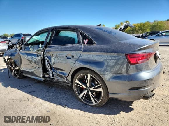 ✅ 2019 Audi RS 3 • VIN: WUABWHFF4KA900286 • Lot: 82243395. Wystawiony na Copart z przebiegiem Nie podano. Bezpłatny archiwum sprzedaży aukcyjnych z USA i szczegółowy raport historii pojazdu na DreamBid. Zdjęcie 2.