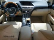 ✅ 2014 Lexus RX 450h • VIN: JTJBC1BA1E2068246 • Lot: 65006045. Wystawiony na Copart z przebiegiem 124 780 mil. Bezpłatny archiwum sprzedaży aukcyjnych z USA i szczegółowy raport historii pojazdu na DreamBid. Zdjęcie 8.