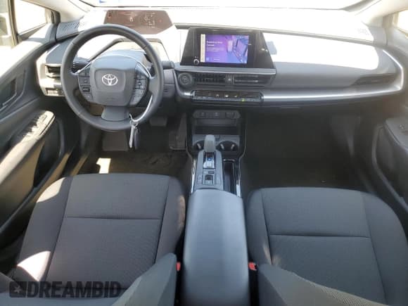 ✅ 2024 Toyota Prius LE • VIN: JTDACAAU0R3018979 • Lot: 55290345. Wystawiony na Copart z przebiegiem 32 657 mil. Bezpłatny archiwum sprzedaży aukcyjnych z USA i szczegółowy raport historii pojazdu na DreamBid. Zdjęcie 8.