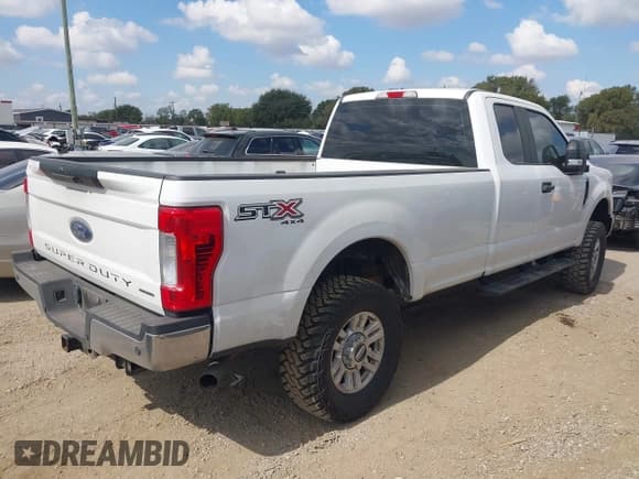 ✅ 2019 Ford F-250 XL • VIN: 1FD7X2B63KEC55900 • Лот: 43393148. Опубликован ранее на IAAI с пробегом 193 310 миль. Бесплатный доступ к архиву аукционных продаж из США и подробный отчёт об истории автомобиля на DreamBid. Изображение 4.