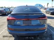 ✅ 2022 Audi e-tron Sportback Premium Plus • VIN: WA12AAGE2NB011584 • Лот: 85911655. Опубликован ранее на Copart с пробегом 24 446 миль. Бесплатный доступ к архиву аукционных продаж из США и подробный отчёт об истории автомобиля на DreamBid. Изображение 6.