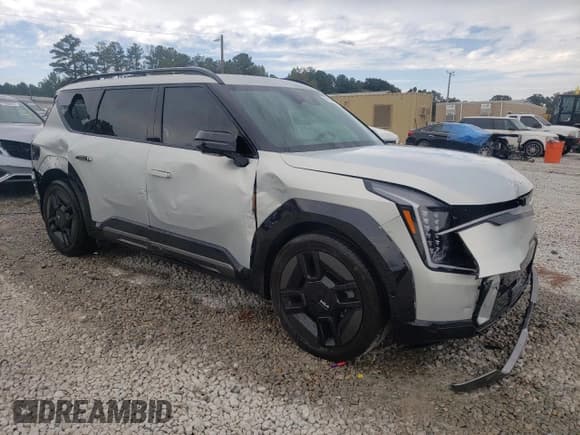 ✅ 2024 Kia EV9 GT-Line • VIN: KNDAEFS54R6035698 • Lot: 74137964. Wystawiony na Copart z przebiegiem 2 657 mil. Bezpłatny archiwum sprzedaży aukcyjnych z USA i szczegółowy raport historii pojazdu na DreamBid. Zdjęcie 4.