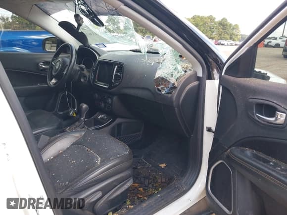 ✅ 2018 Jeep Compass Limited • VIN: 3C4NJCCBXJT420550 • Lot: 43367849. Listed on IAAI with 83,067 mi. Free auction sales archive from the USA and detailed vehicle history report at DreamBid. Image 5.