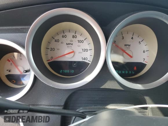 ✅ 2005 Dodge Magnum SE • VIN: 2D4FV48V15H166729 • Lot: 81308655. Wystawiony na Copart z przebiegiem 278 810 mil. Bezpłatny archiwum sprzedaży aukcyjnych z USA i szczegółowy raport historii pojazdu na DreamBid. Zdjęcie 9.